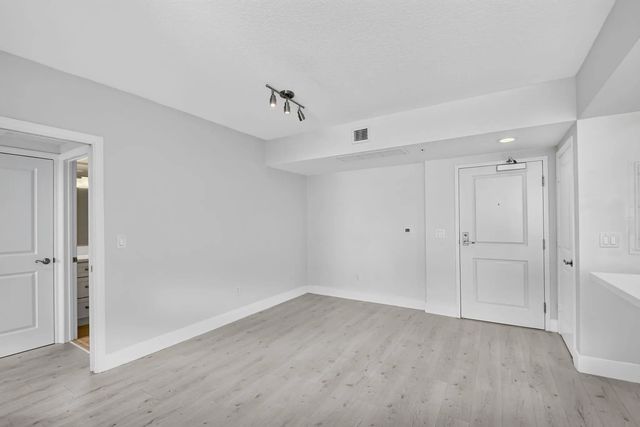 5 of 48 - 403 S Sapodilla Avenue #409, West Palm Beach, FL