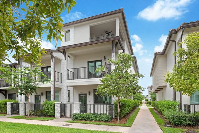 2 of 30 - 4605 Nw 83rd Path, Doral, FL