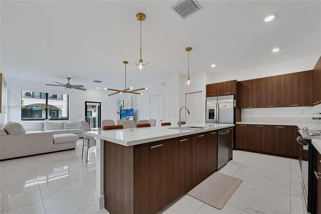 3 of 30 - 4605 Nw 83rd Path, Doral, FL