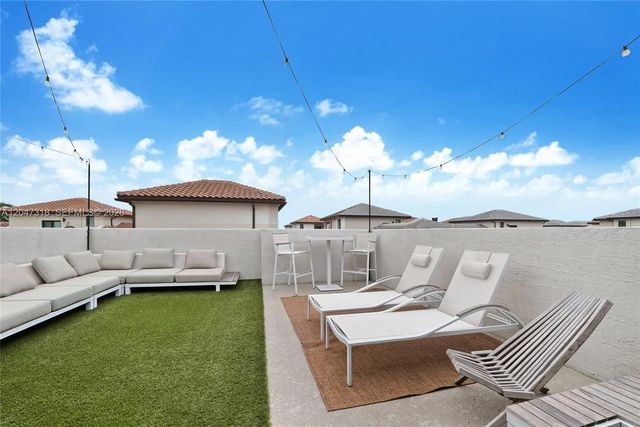 5 of 30 - 4605 Nw 83rd Path, Doral, FL