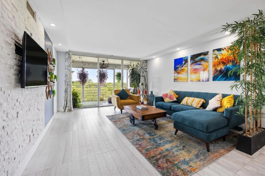575 Oaks Lane #708, Pompano Beach