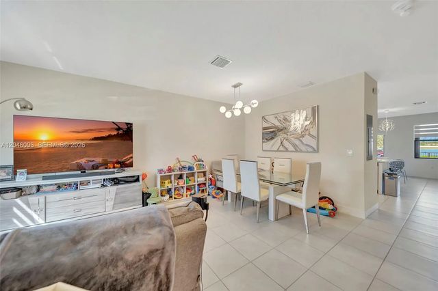 5 of 62 - 11295 W 34th Way, Hialeah, FL