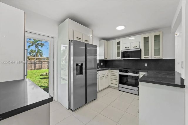 4 of 16 - 1201 Nw 10th Place, Fort Lauderdale, FL