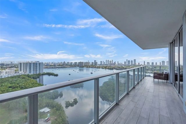 2 of 38 - 16385 Biscayne Boulevard #2707, North Miami Beach, FL