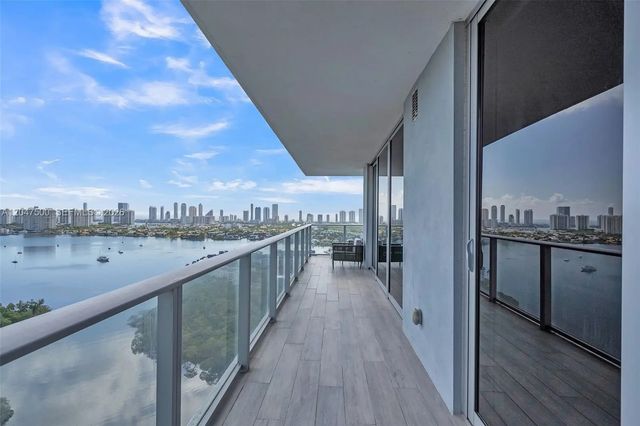 3 of 38 - 16385 Biscayne Boulevard #2707, North Miami Beach, FL