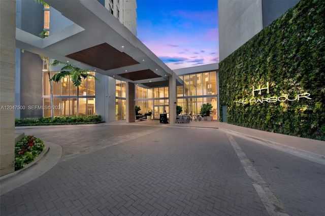 5 of 38 - 16385 Biscayne Boulevard #2707, North Miami Beach, FL