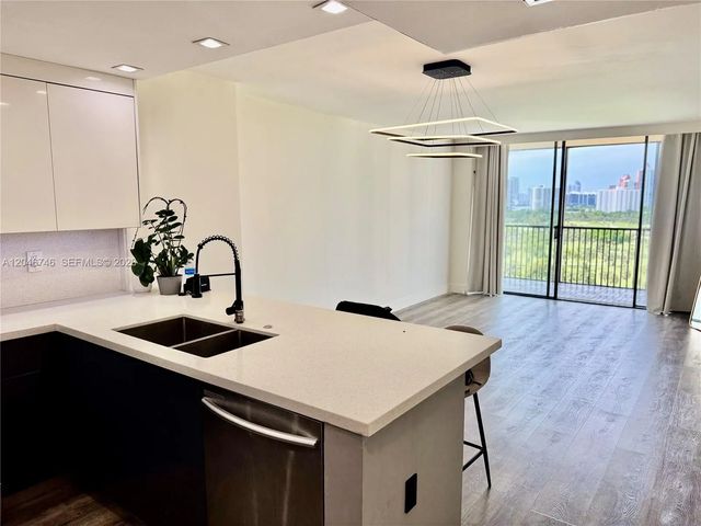 4 of 26 - 20379 W Country Club Drive #1537, Aventura, FL