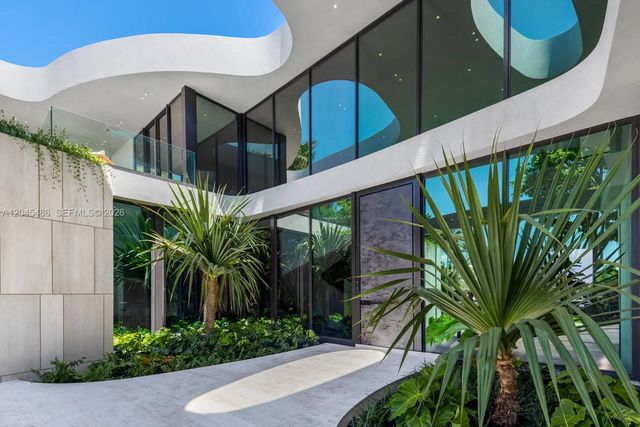 2 of 35 - 1015 S Southlake Drive, Hollywood, FL