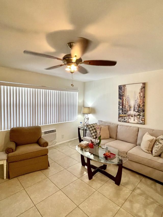 2 of 19 - 111 Kent G Street #111, West Palm Beach, FL