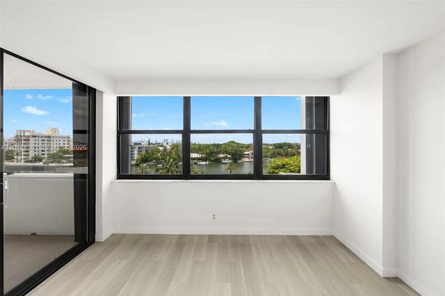3 of 47 - 2555 Collins Avenue #706, Miami Beach, FL