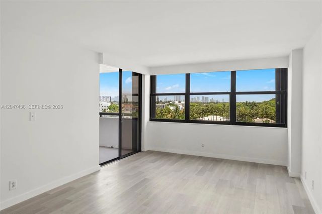4 of 47 - 2555 Collins Avenue #706, Miami Beach, FL