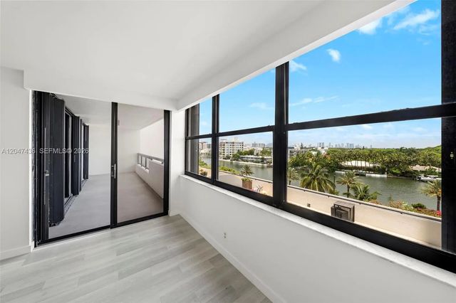 5 of 47 - 2555 Collins Avenue #706, Miami Beach, FL