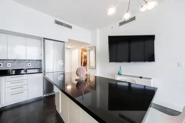 3 of 24 - 92 Sw 3rd Street #5108, Miami, FL