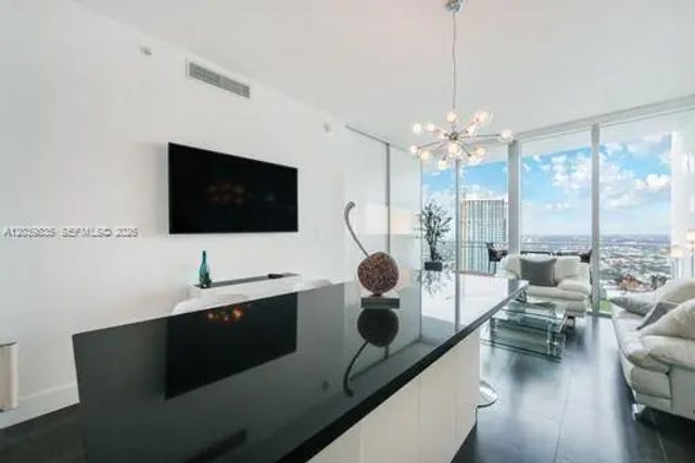 4 of 24 - 92 Sw 3rd Street #5108, Miami, FL