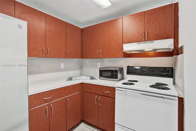 5 of 20 - 606 W 81st Street #323, Hialeah, FL