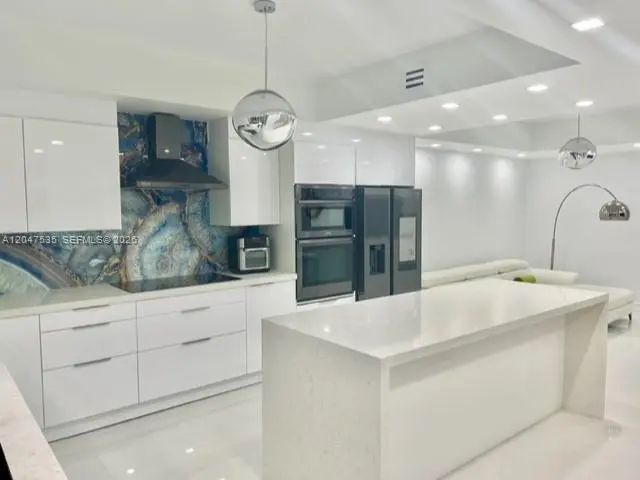 3330 Ne 190th Street #616, Aventura