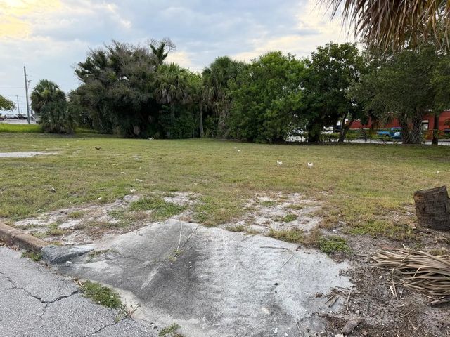 4 of 8 - 408 Avenue E, Fort Pierce, FL