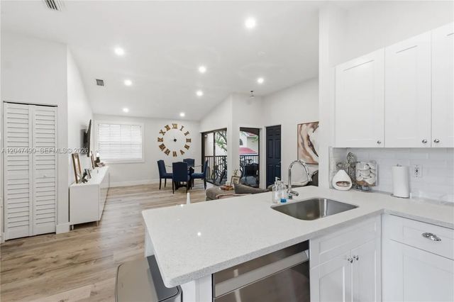 4 of 20 - 11862 Nw 11th Street #11862, Pembroke Pines, FL
