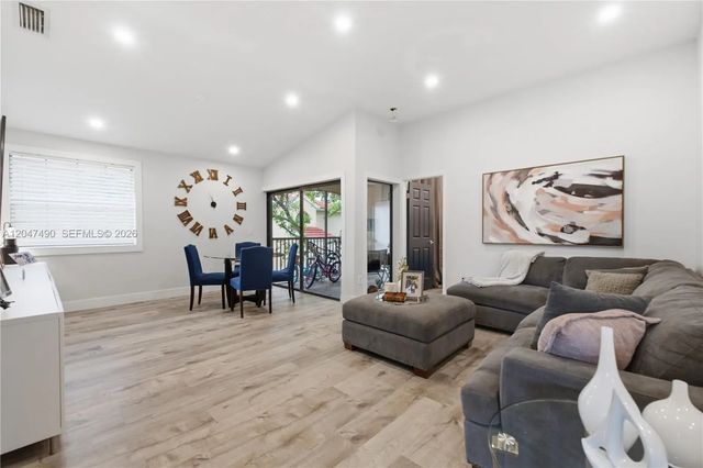 5 of 20 - 11862 Nw 11th Street #11862, Pembroke Pines, FL
