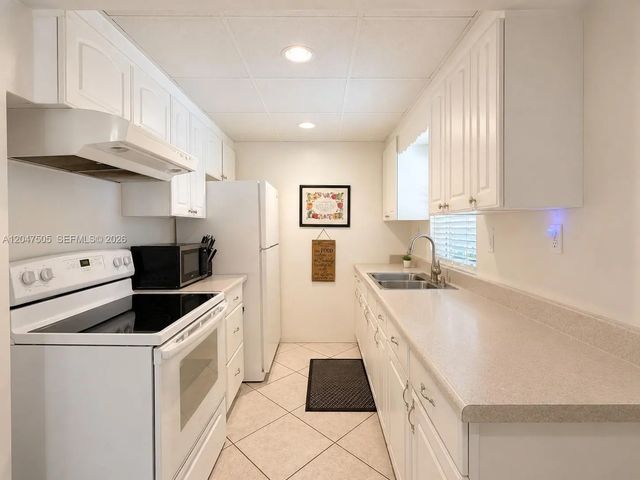 3 of 17 - 5240 Sw 82nd Avenue, Davie, FL