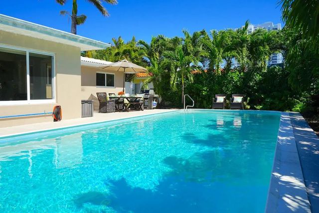2060 Coco Palm Place, Lauderdale-By-The-Sea