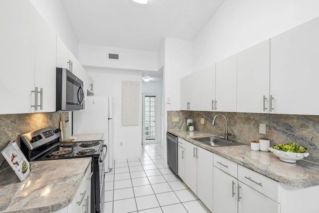 3 of 40 - 980 Ne 212th Terrace #980-01, Miami, FL
