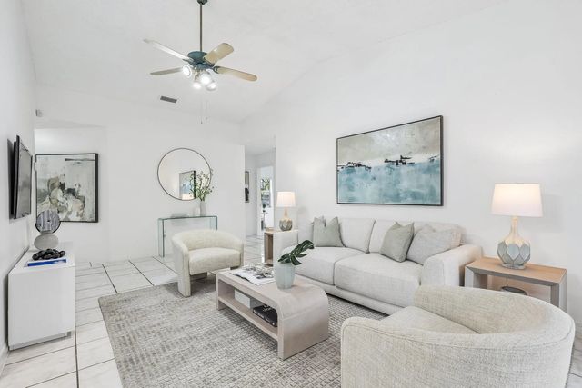 4 of 40 - 980 Ne 212th Terrace #980-01, Miami, FL