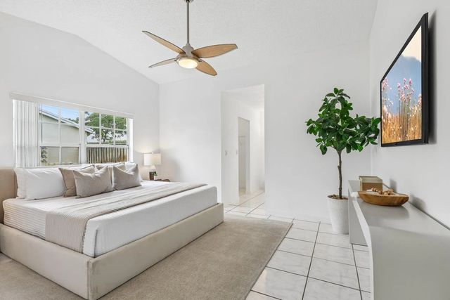 5 of 40 - 980 Ne 212th Terrace #980-01, Miami, FL
