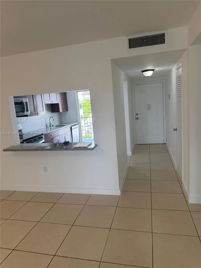 2005 Sans Souci Boulevard #305, North Miami