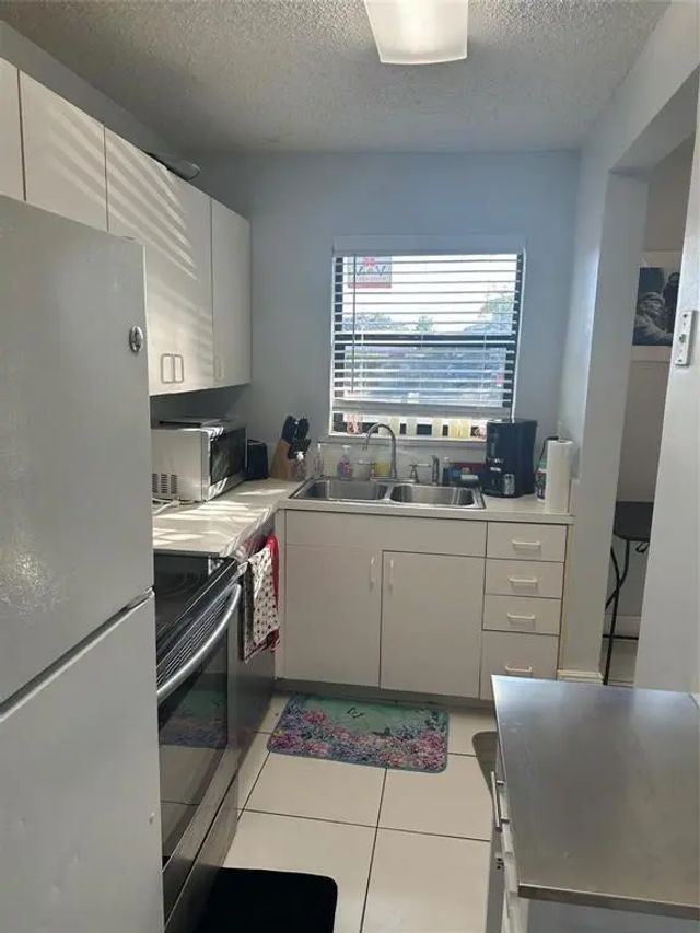 3 of 40 - 4121 Ne 21st Terrace ##3, Lighthouse Point, FL