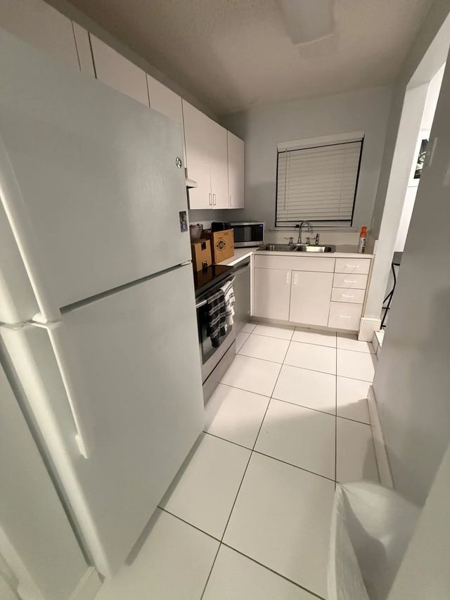 4 of 40 - 4121 Ne 21st Terrace ##3, Lighthouse Point, FL