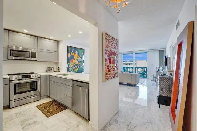 401 Ne 14th Avenue #705, Hallandale