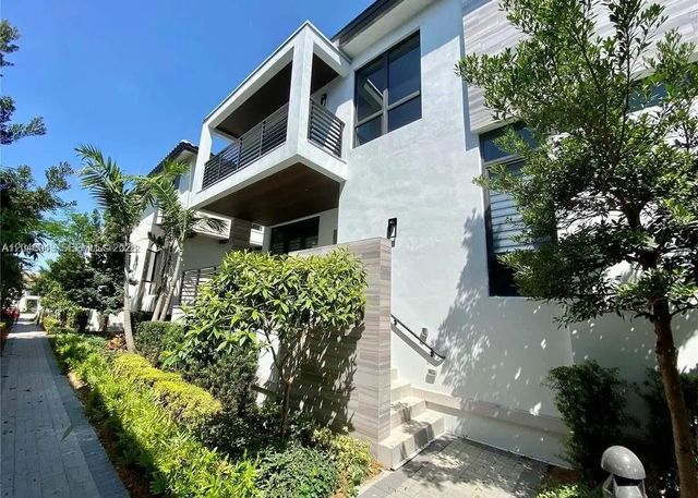 2 of 32 - 8256 Nw 48th Terrace, Doral, FL