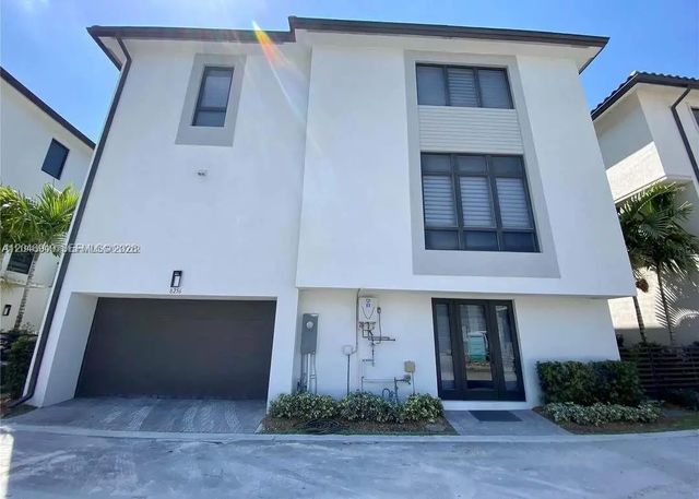 4 of 32 - 8256 Nw 48th Terrace, Doral, FL