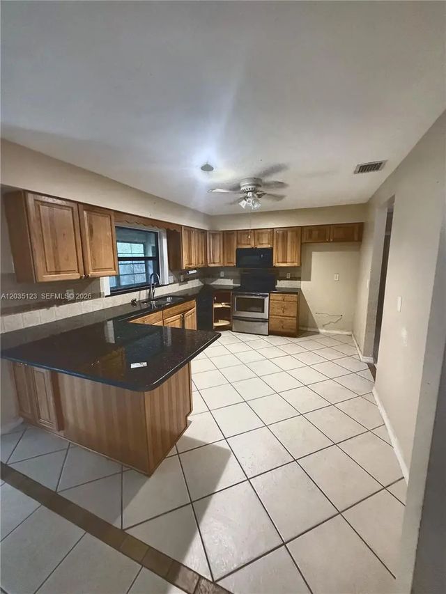 4 of 7 - 3603 W Wilderness Drive W, Fort Pierce, FL