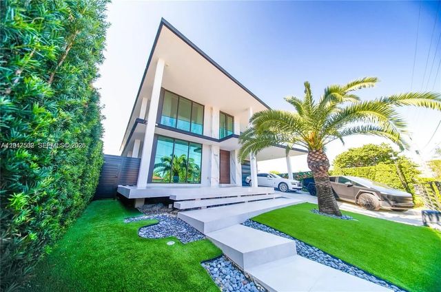 2 of 41 - 7520 W Treasure Drive, North Bay Village, FL
