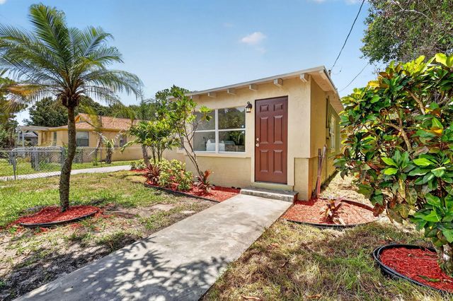 4 of 40 - 426 N 19th Street, Fort Pierce, FL