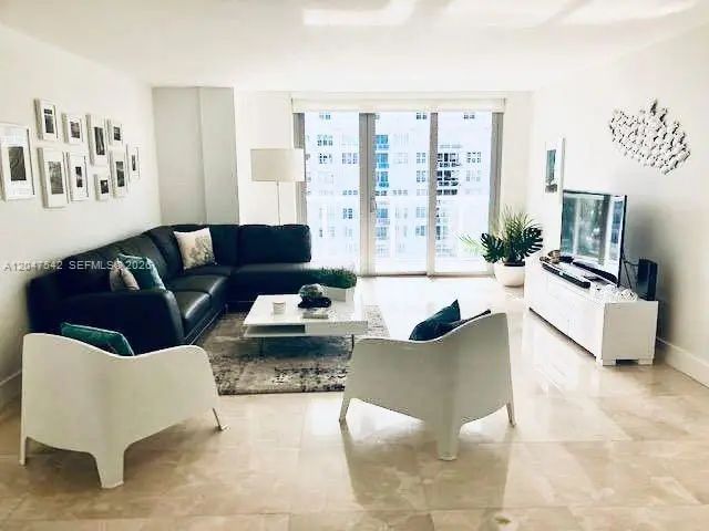 3 of 33 - 5701 Collins Avenue #1415, Miami Beach, FL