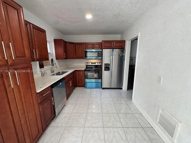 4 of 16 - 7612 Plantation Boulevard, Miramar, FL