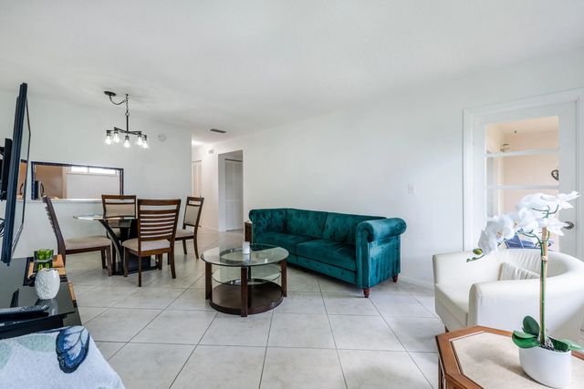4 of 35 - 2615 Garden Drive N #307, Lake Worth, FL