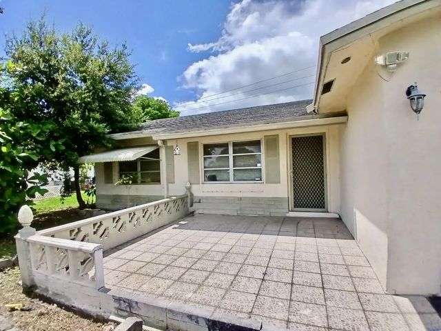 3 of 34 - 9500 Nw 70th Street, Tamarac, FL