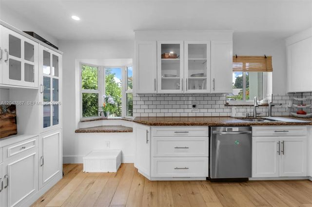 4 of 37 - 4035 Sw 14th Street, Miami, FL