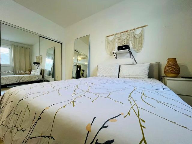 5 of 7 - 842 Meridian #2f, Miami Beach, FL
