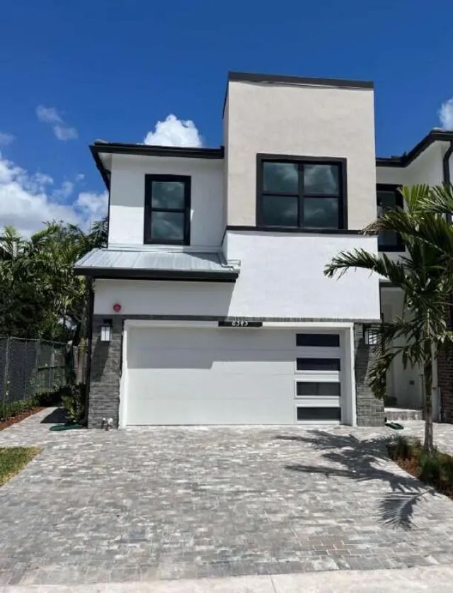 8345 Nw 7th Place, Plantation
