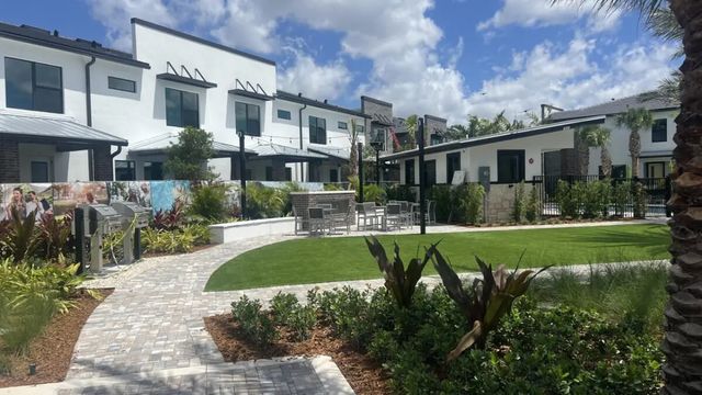 4 of 6 - 8345 Nw 7th Place, Plantation, FL