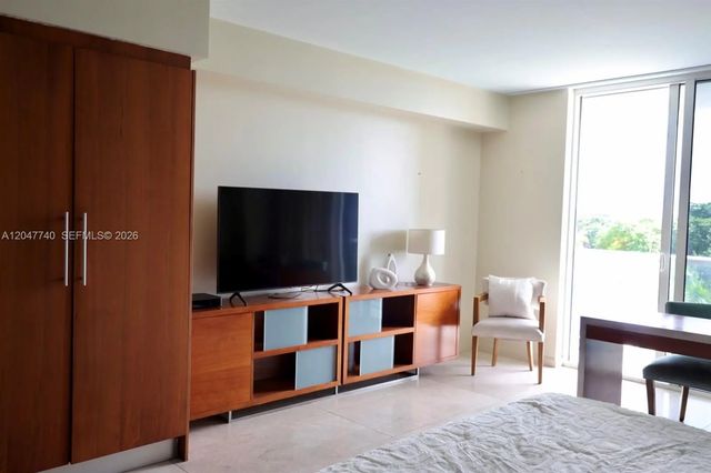 3 of 11 - 50 Biscayne Boulevard #606, Miami, FL