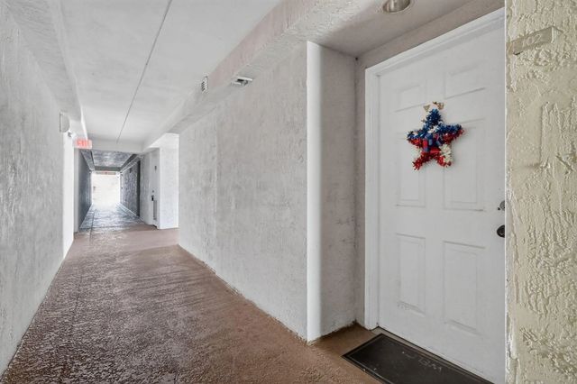 3 of 24 - 2731 Ocean Club Boulevard #102, Hollywood, FL