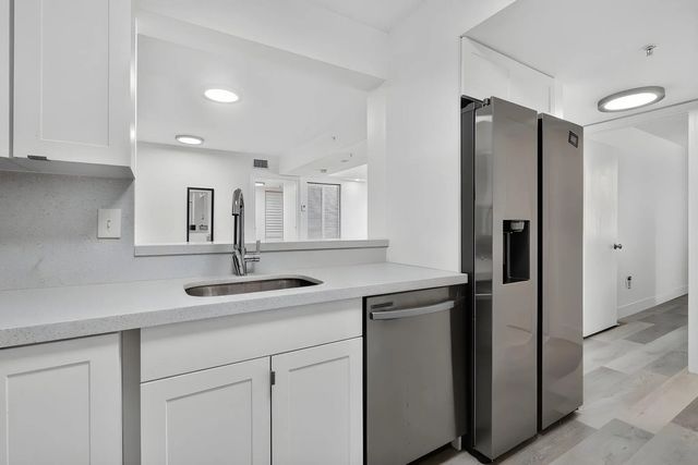 5 of 24 - 2731 Ocean Club Boulevard #102, Hollywood, FL