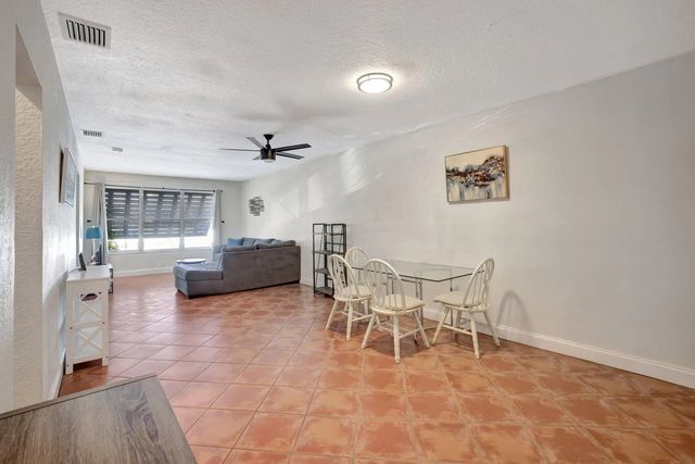 4 of 40 - 2400 Ne 33rd Avenue #211, Fort Lauderdale, FL