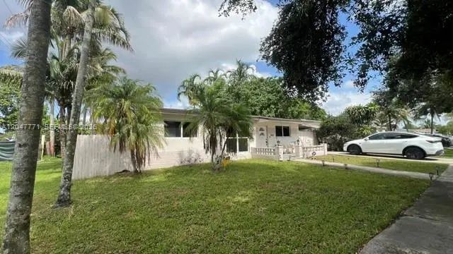 2 of 38 - 3000 N 72nd Way, Hollywood, FL